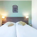 Comfort Centre Hotel