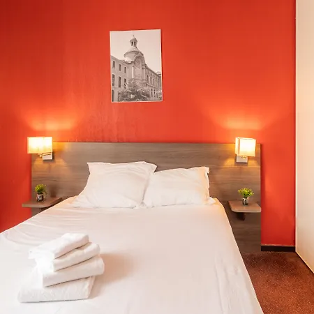 Comfort Centre מלון דירות 4*