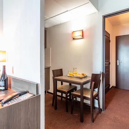 מלון דירות Comfort Centre 4*