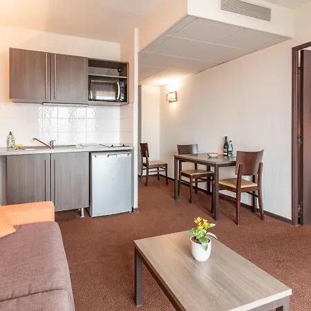 Отель Comfort Centre Ним