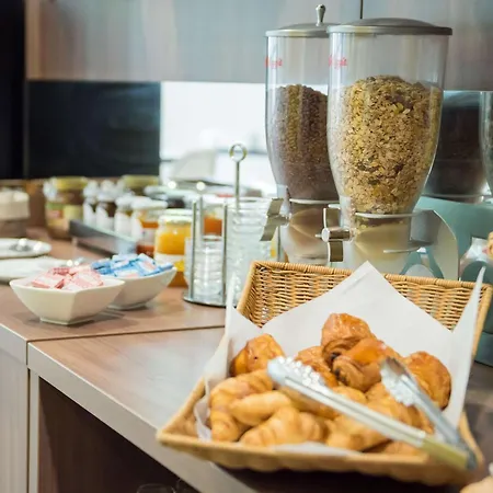 Comfort Centre Отель