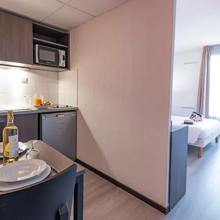 Comfort Centre מלון דירות 3*