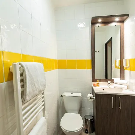 Comfort Centre מלון דירות 3*