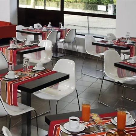 Comfort Centre Hotel apartamentowy Nîmes