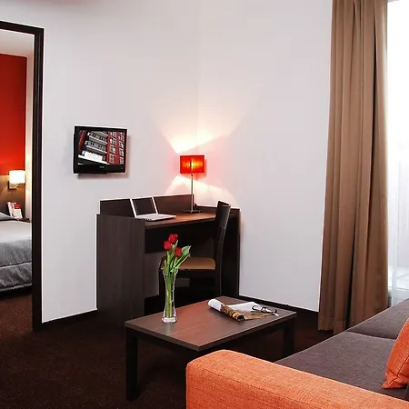 Comfort Centre מלון דירות 4*
