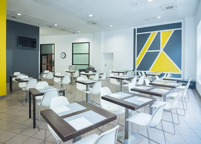 Comfort Centre Hotel